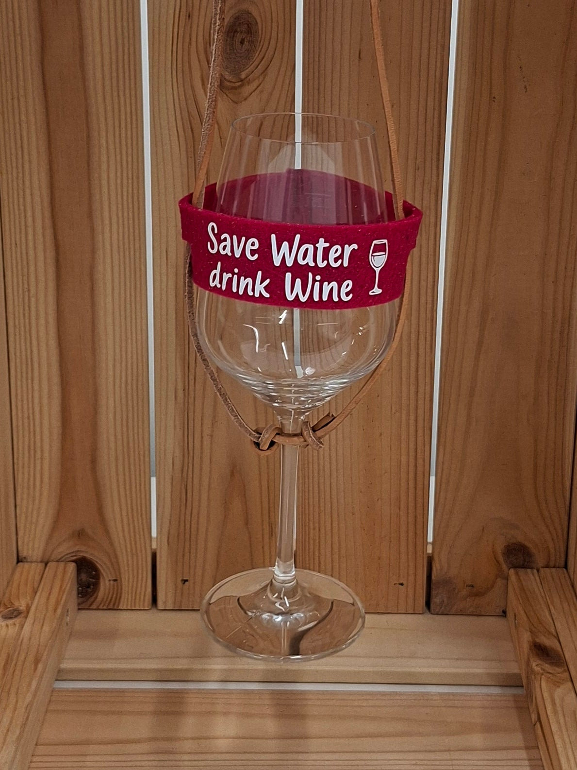 Weinglashalter "Save Water drink Wine"
